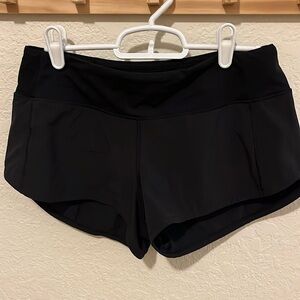 Lululemon Speed Up black shorts, size 4, low rise, 2.5”
